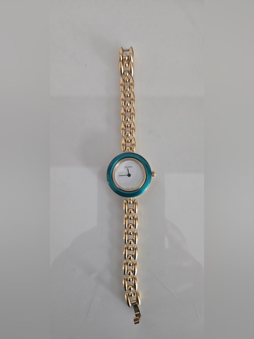 Vintage Gucci Gold Tone 1 Bezel Watch  Not working..  For parts